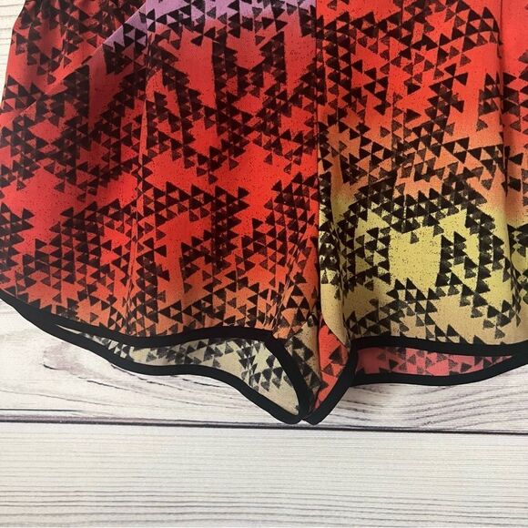 Silence + Noise Red Multicolor Patterned Shorts - Picture 3 of 8